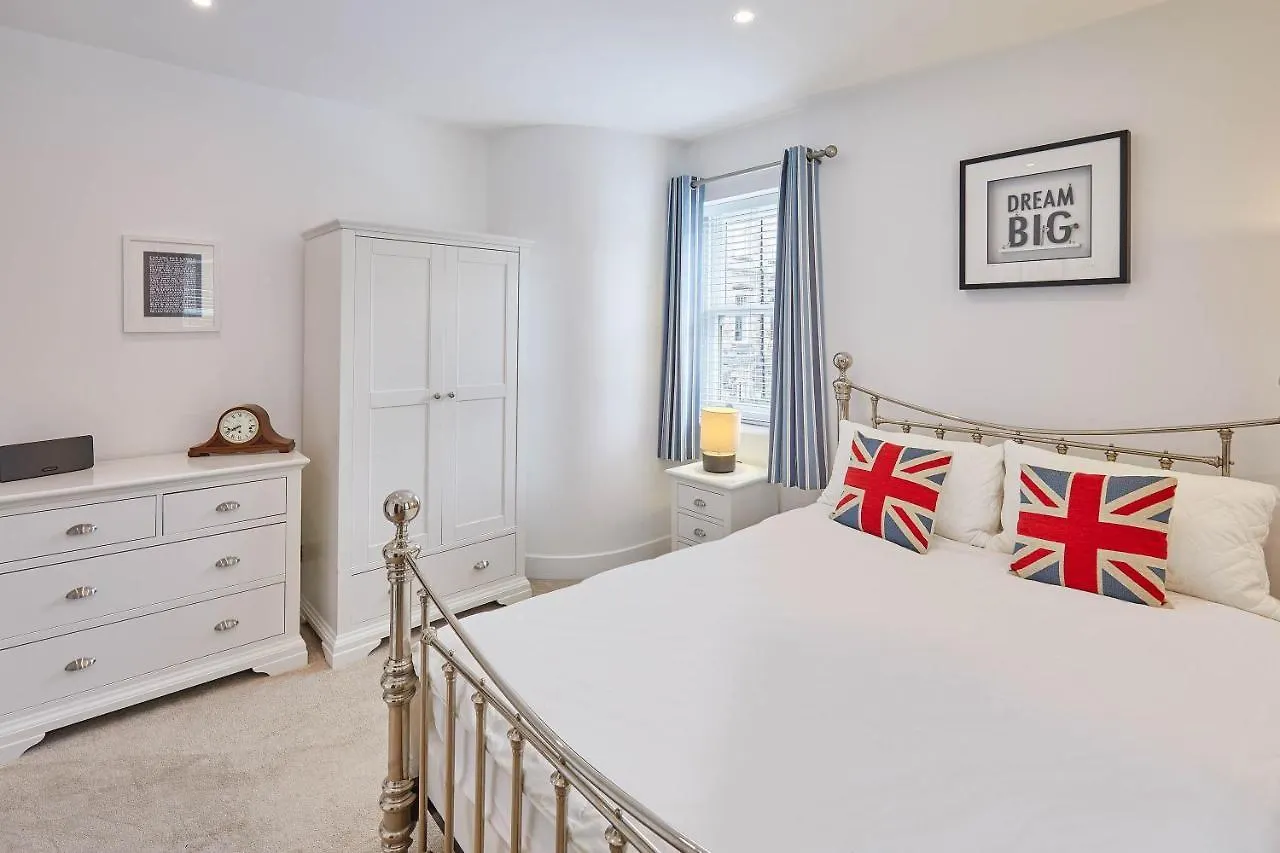 Host & Stay - One Love Harrogate